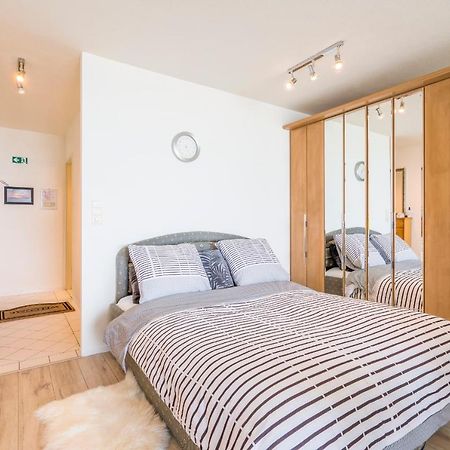 Luxueuze Vakantiestudio Met Zeezicht En Terras In Oostende Exteriör bild