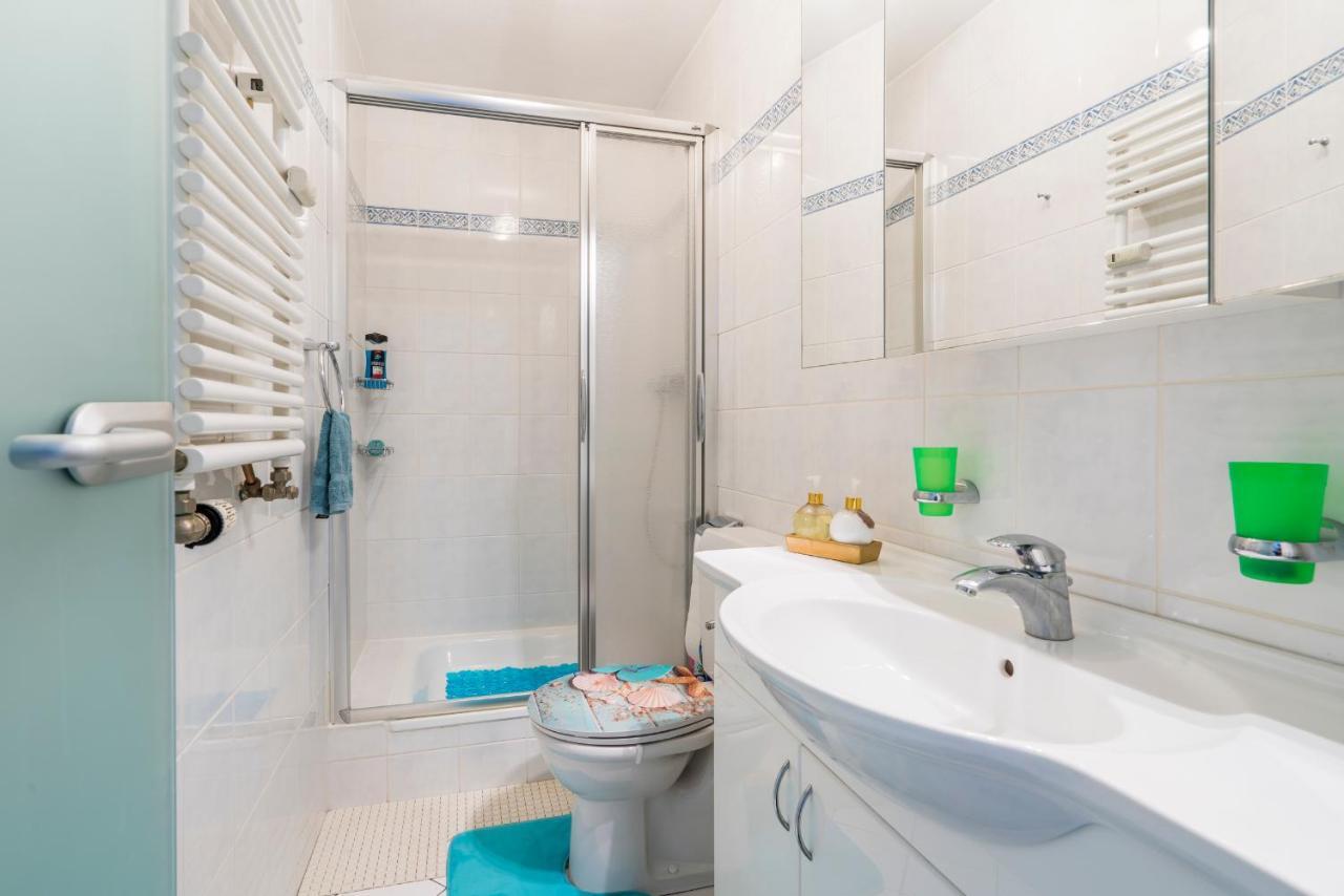 Luxueuze Vakantiestudio Met Zeezicht En Terras In Oostende Exteriör bild