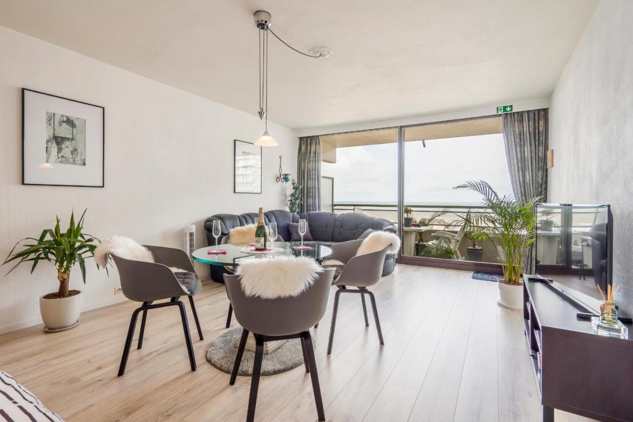 Luxueuze Vakantiestudio Met Zeezicht En Terras In Oostende Exteriör bild