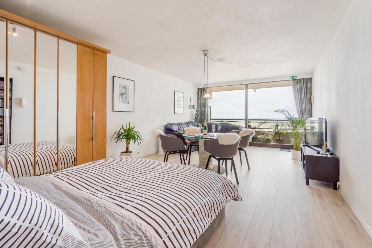 Luxueuze Vakantiestudio Met Zeezicht En Terras In Oostende Exteriör bild