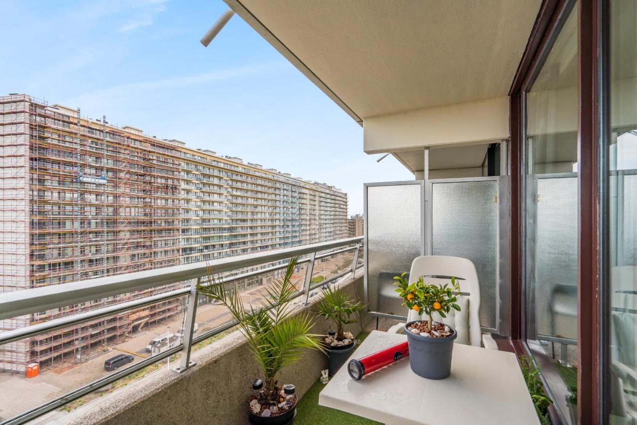 Luxueuze Vakantiestudio Met Zeezicht En Terras In Oostende Exteriör bild